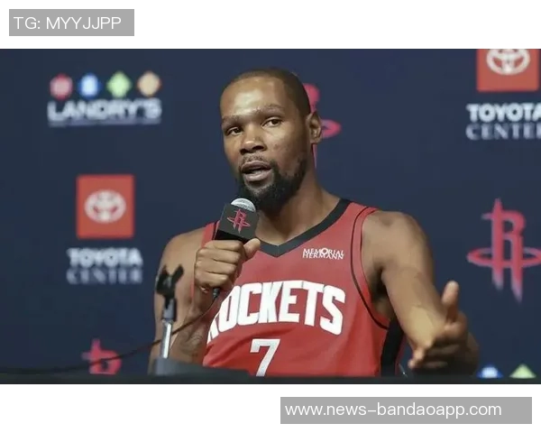 杜兰特坦言不在意退役球衣荣誉更重视个人成长与球队贡献 杜兰特坦言不在意退役球衣荣誉更重视个人成长与球队贡献