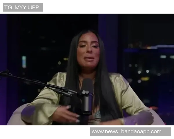 女主持与皮尔斯默契配合皮尔斯直言不想与他人合作播客 女主持与皮尔斯默契配合皮尔斯直言不想与他人合作播客