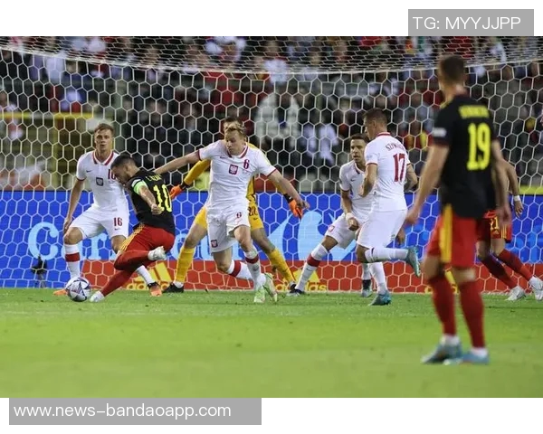 2025年波兰足球门将实力榜揭晓什琴斯尼稳居第一斯科鲁普斯基位列第三