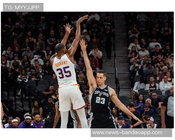 乔治三分雨倾洒全场下半场狂砍22分助队大胜全场贡献32分5篮板5助攻 乔治三分雨倾洒全场下半场狂砍22分助队大胜全场贡献32分5篮板5助攻