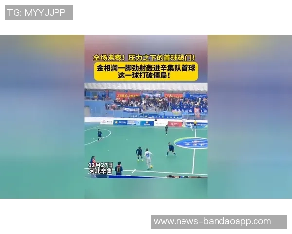 瓦尔迪禁区内展现惊人柔韧性头球攻门险些破门引发全场惊叹