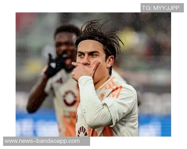 韦斯利进球后致敬迪巴拉面具庆祝赛后社媒互动引发热议